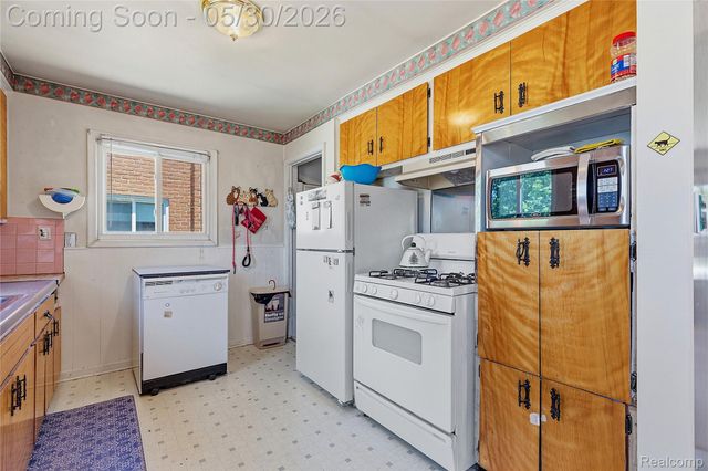 529 Cardwell Street, Garden City, MI 48135