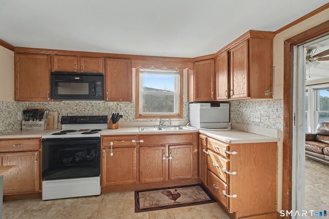 95 Kitemaug Road, Montville, CT 06382