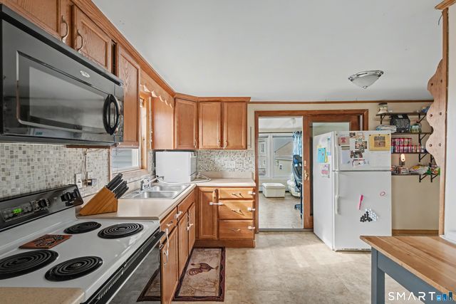 95 Kitemaug Road, Montville, CT 06382