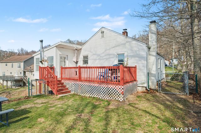 95 Kitemaug Road, Montville, CT 06382