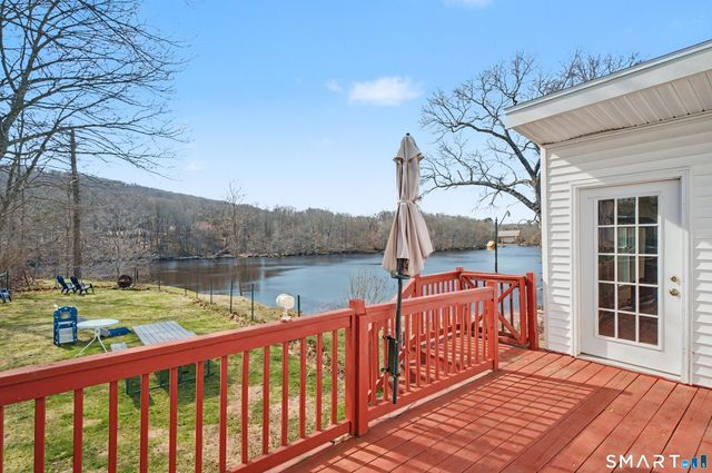 95 Kitemaug Road, Montville, CT 06382