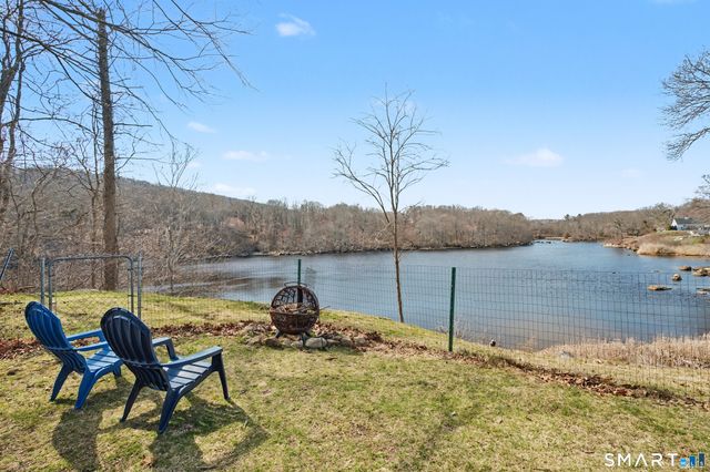 95 Kitemaug Road, Montville, CT 06382
