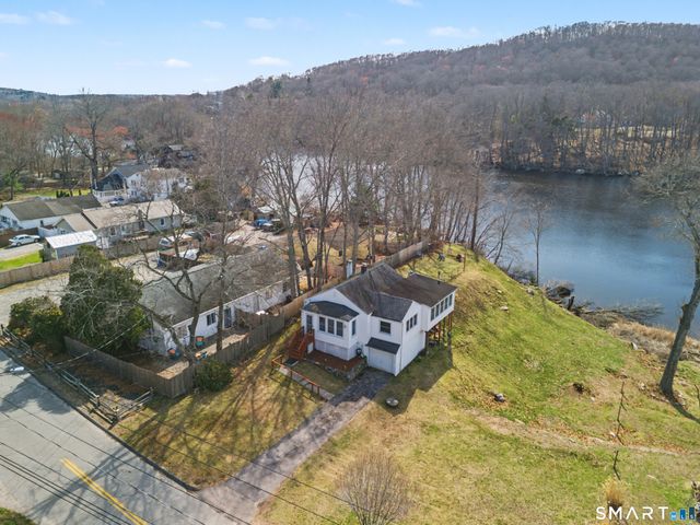 95 Kitemaug Road, Montville, CT 06382