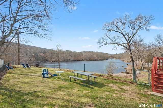 95 Kitemaug Road, Montville, CT 06382