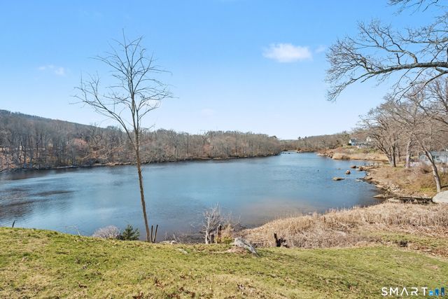 95 Kitemaug Road, Montville, CT 06382