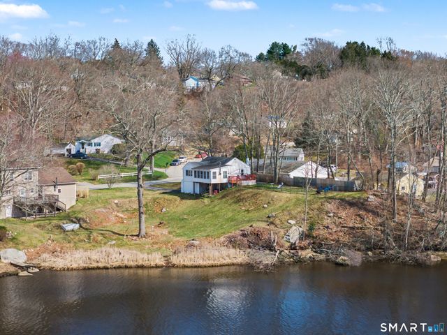 95 Kitemaug Road, Montville, CT 06382