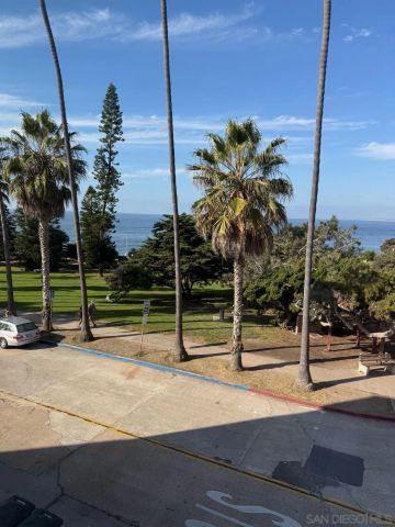 8040 Girard Avenue 5, La Jolla, CA 92037