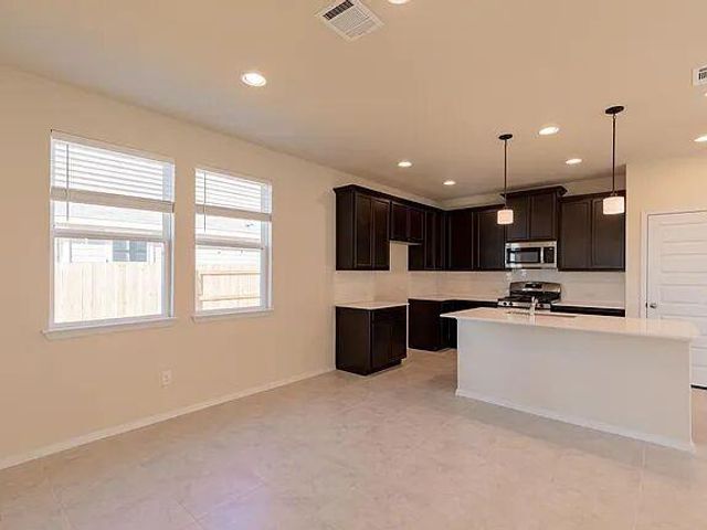 229 Gray Wolf DR, San Marcos, TX 78666