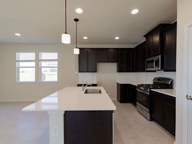 229 Gray Wolf DR, San Marcos, TX 78666