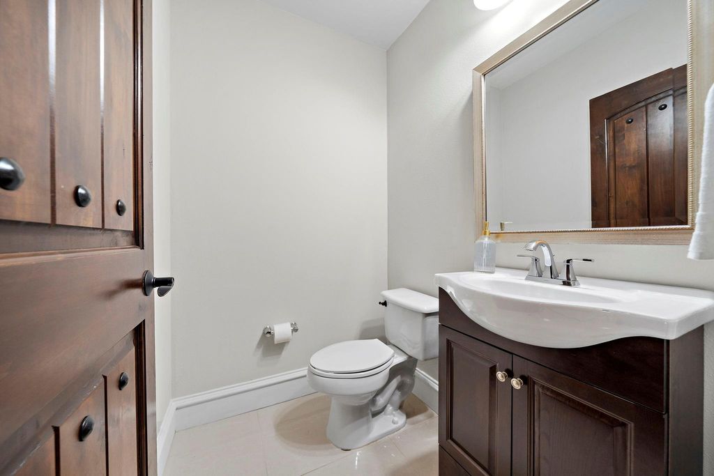 Image 17 of property listing at 3333 Allen Parkway 2006, Houston, TX 77019