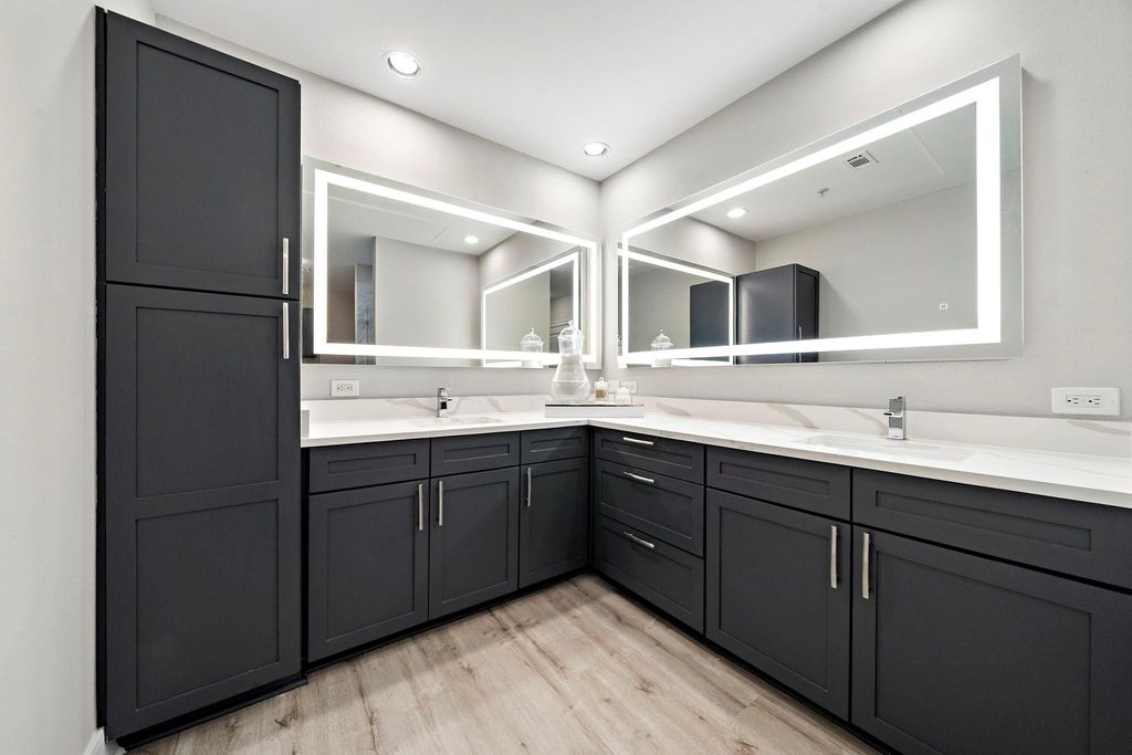 Image 19 of property listing at 3333 Allen Parkway 2006, Houston, TX 77019