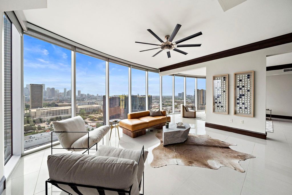 Image 2 of property listing at 3333 Allen Parkway 2006, Houston, TX 77019