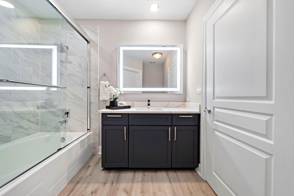 Image 22 of property listing at 3333 Allen Parkway 2006, Houston, TX 77019