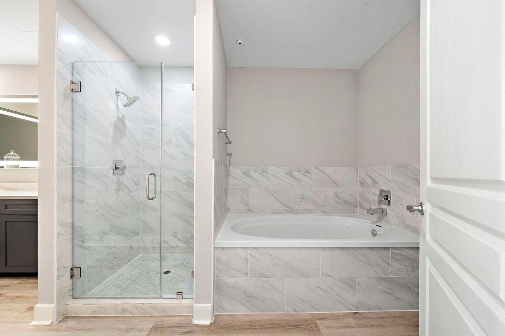 Image 23 of property listing at 3333 Allen Parkway 2006, Houston, TX 77019