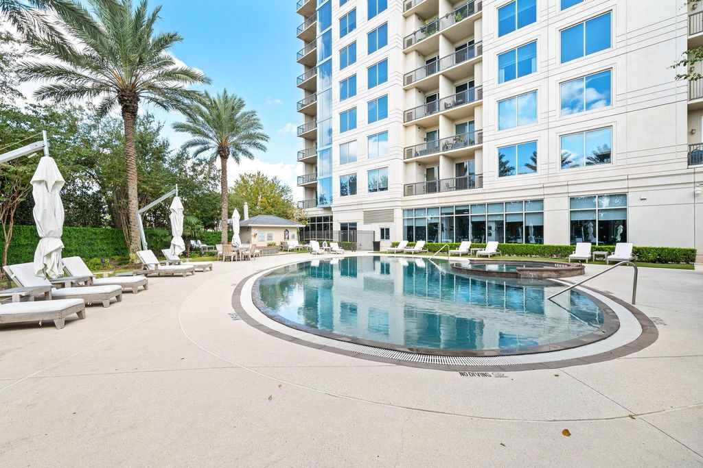 Image 26 of property listing at 3333 Allen Parkway 2006, Houston, TX 77019