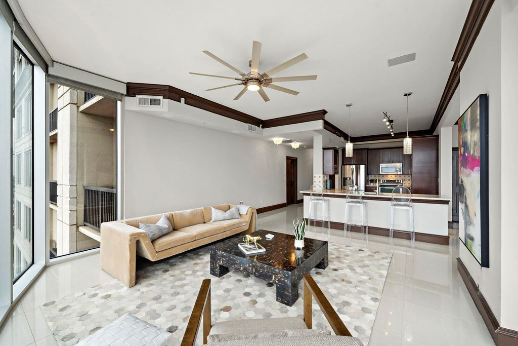 Image 29 of property listing at 3333 Allen Parkway 2006, Houston, TX 77019