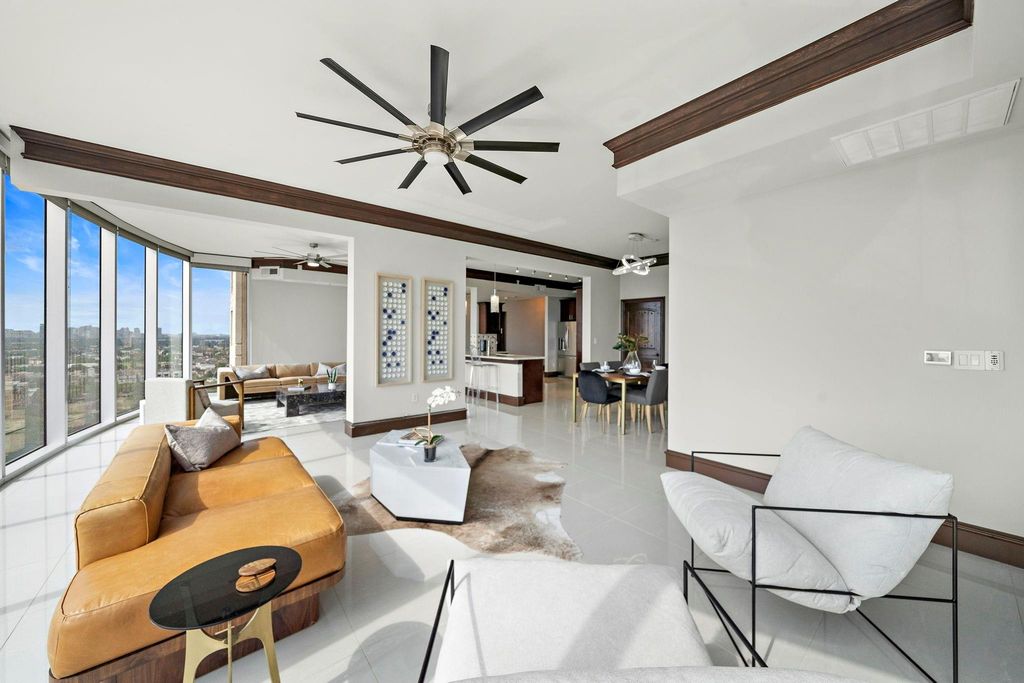 Image 30 of property listing at 3333 Allen Parkway 2006, Houston, TX 77019