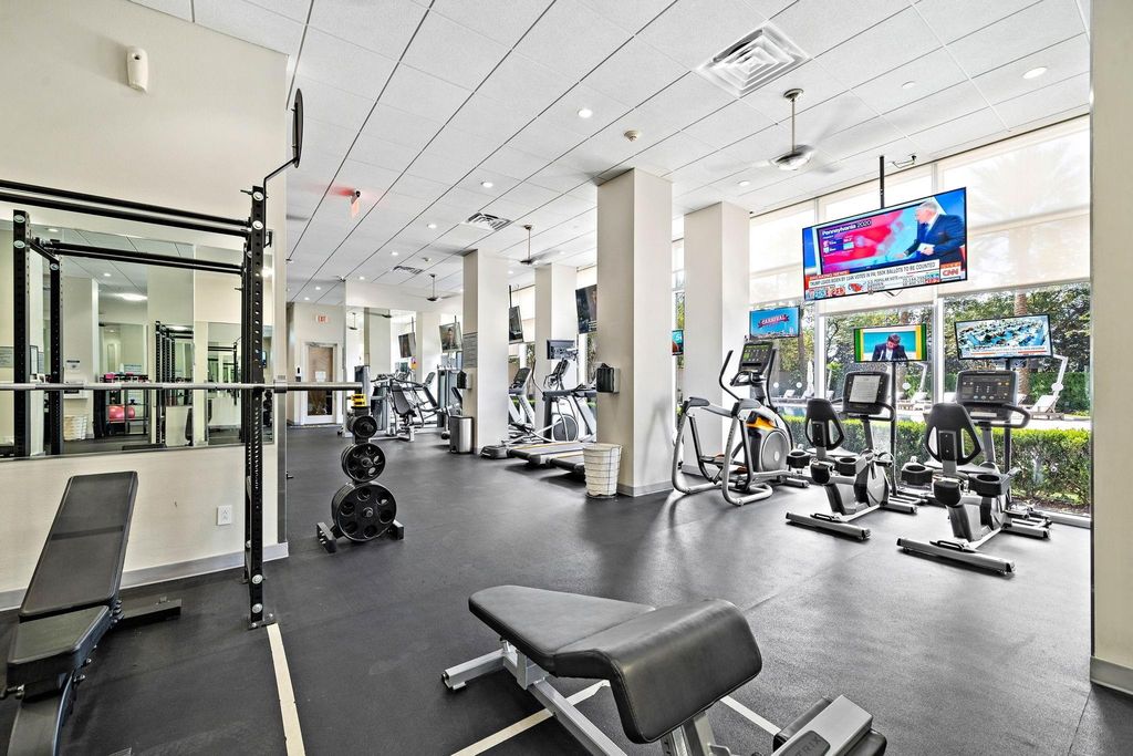 Image 36 of property listing at 3333 Allen Parkway 2006, Houston, TX 77019