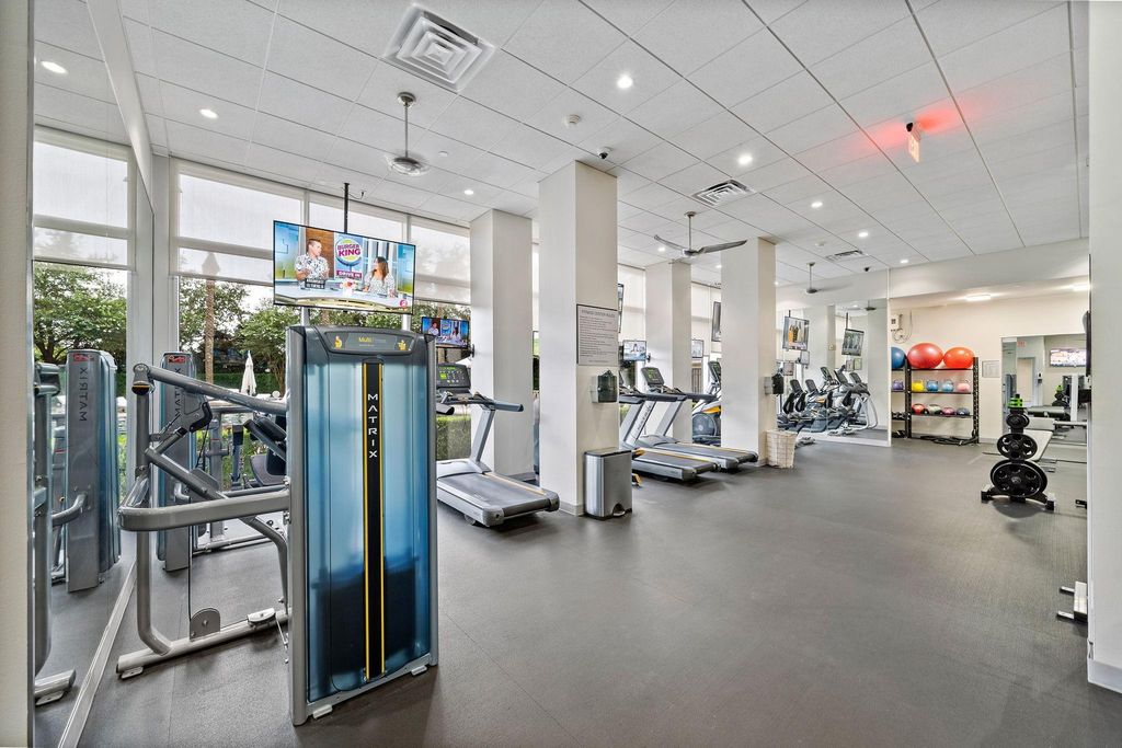 Image 37 of property listing at 3333 Allen Parkway 2006, Houston, TX 77019