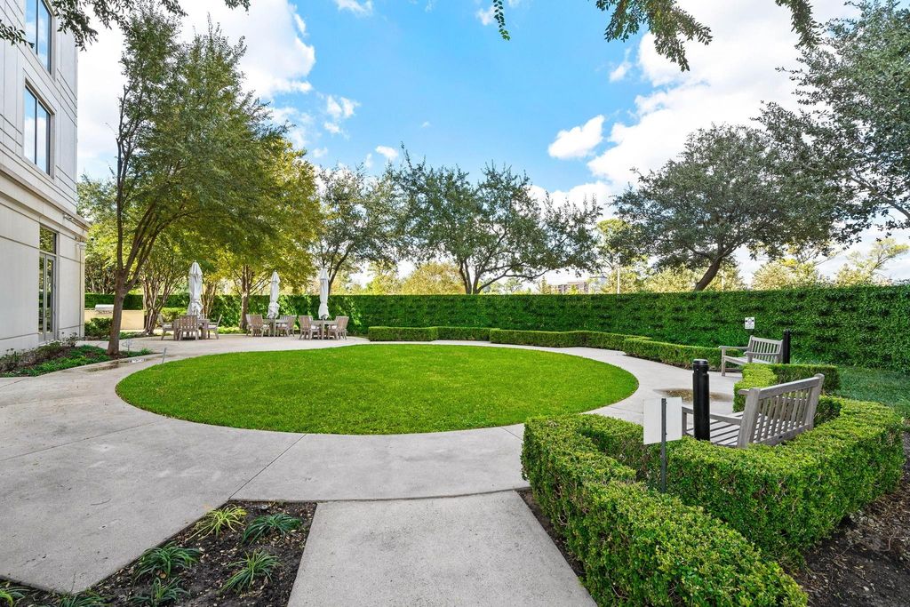Image 38 of property listing at 3333 Allen Parkway 2006, Houston, TX 77019
