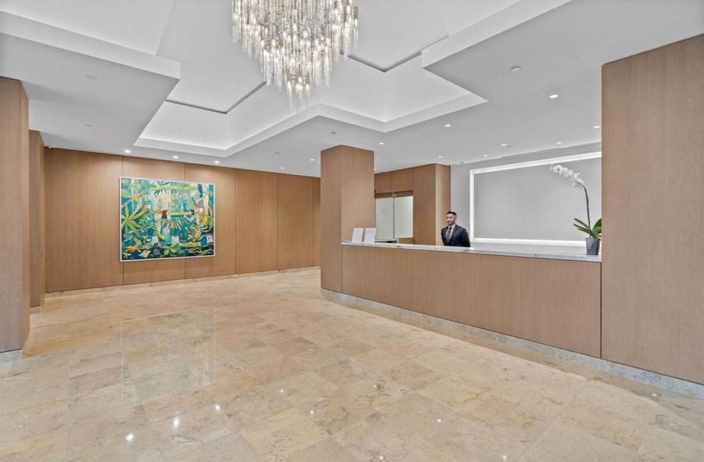 Image 42 of property listing at 3333 Allen Parkway 2006, Houston, TX 77019