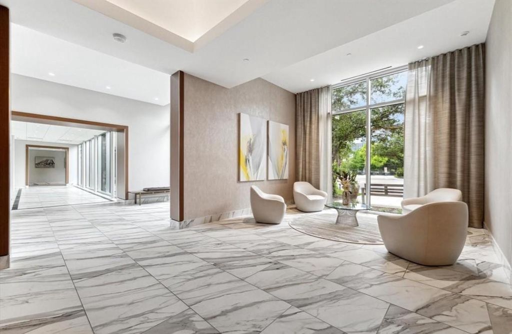 Image 46 of property listing at 3333 Allen Parkway 2006, Houston, TX 77019