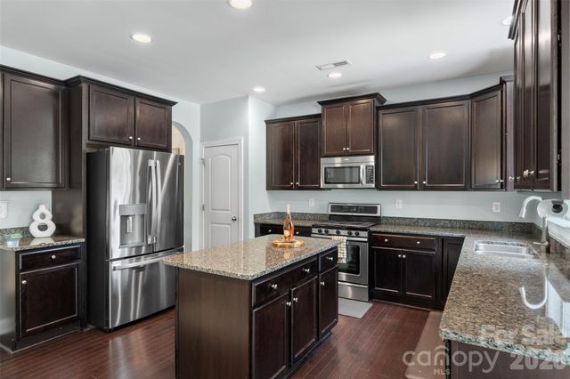 975 Rock Forest Way, Fort Mill, SC 29707