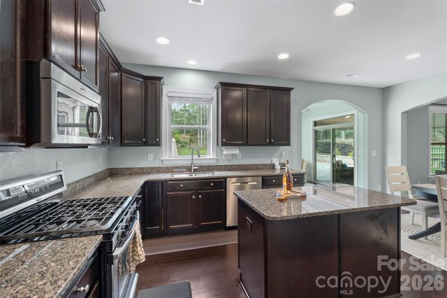 975 Rock Forest Way, Fort Mill, SC 29707