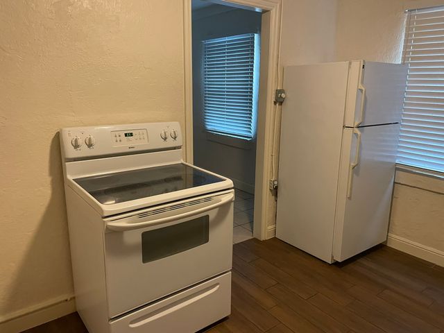 401 S Mcentire Court, White Settlement, TX 76108