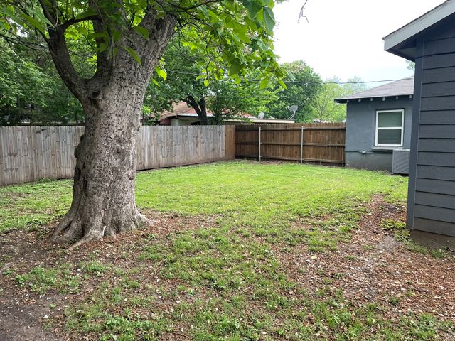 401 S Mcentire Court, White Settlement, TX 76108