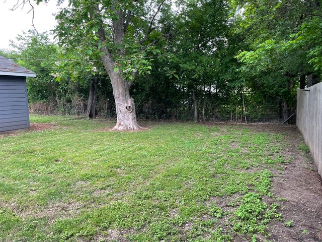 401 S Mcentire Court, White Settlement, TX 76108