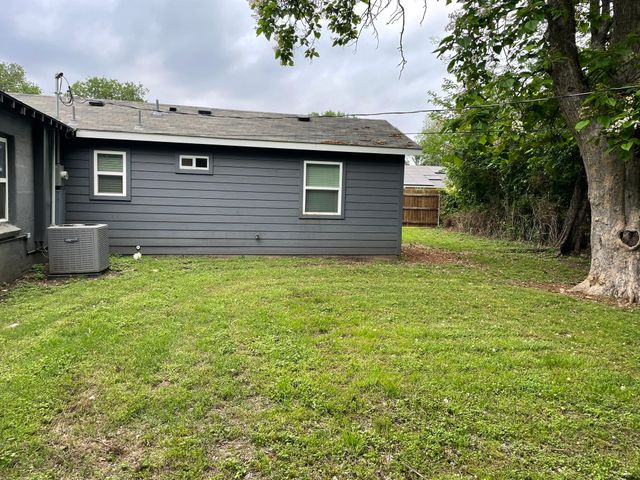 401 S Mcentire Court, White Settlement, TX 76108