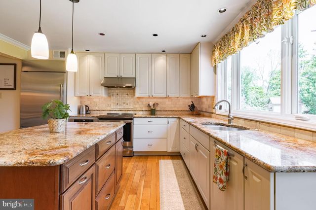 1020 ROSEWOOD DR, Blue Bell, PA 19422