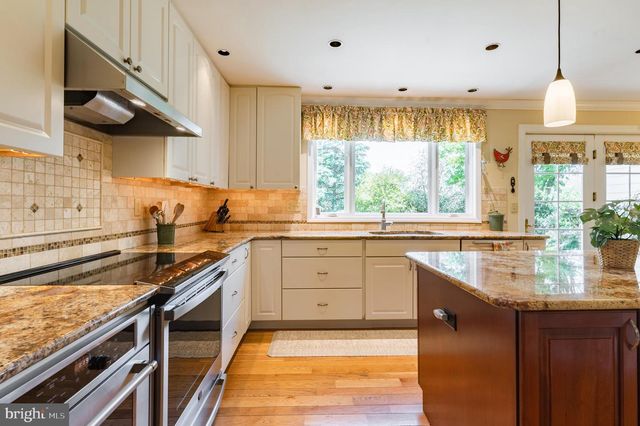 1020 ROSEWOOD DR, Blue Bell, PA 19422