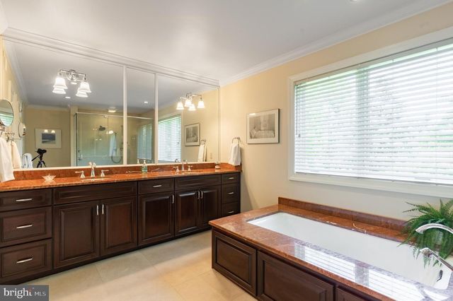 1020 ROSEWOOD DR, Blue Bell, PA 19422