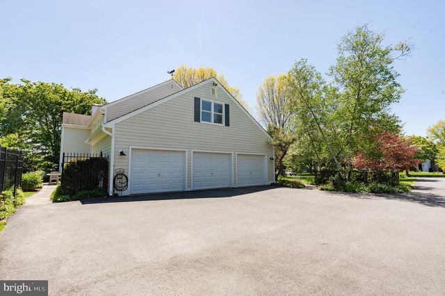 1020 ROSEWOOD DR, Blue Bell, PA 19422