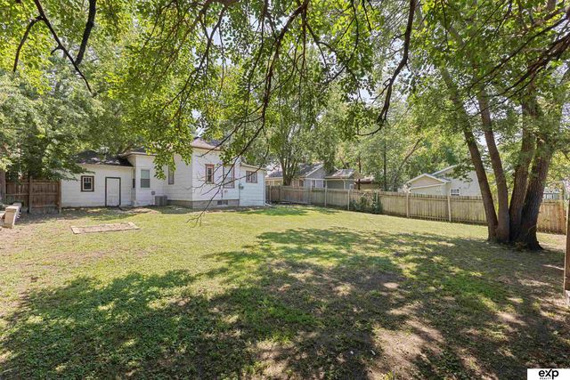 2313 S 11th Street, Lincoln, NE 68502