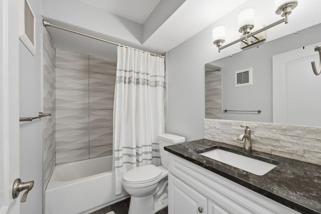 1255 W Prospect Avenue 101, Mount Prospect, IL 60056