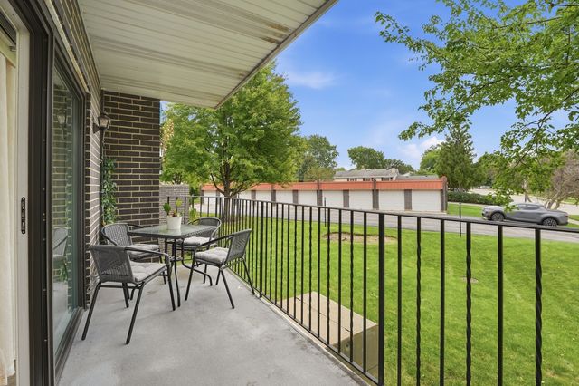 1255 W Prospect Avenue 101, Mount Prospect, IL 60056