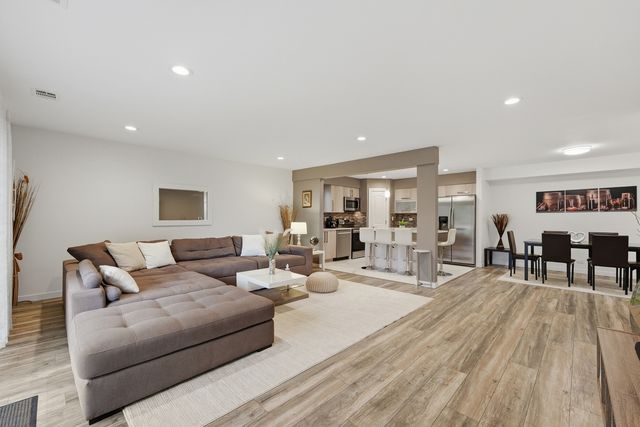 1255 W Prospect Avenue 101, Mount Prospect, IL 60056