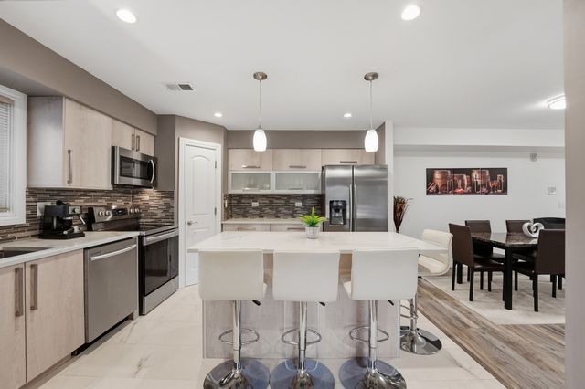 1255 W Prospect Avenue 101, Mount Prospect, IL 60056