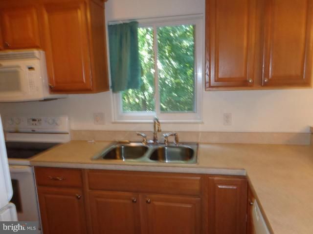 8190 CURVING CREEK CT, Springfield, VA 22153
