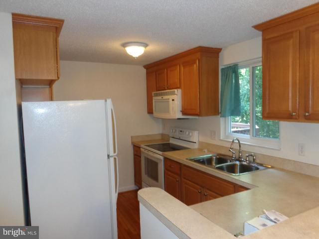8190 CURVING CREEK CT, Springfield, VA 22153