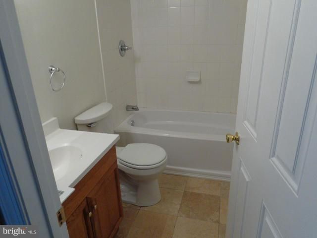 8190 CURVING CREEK CT, Springfield, VA 22153