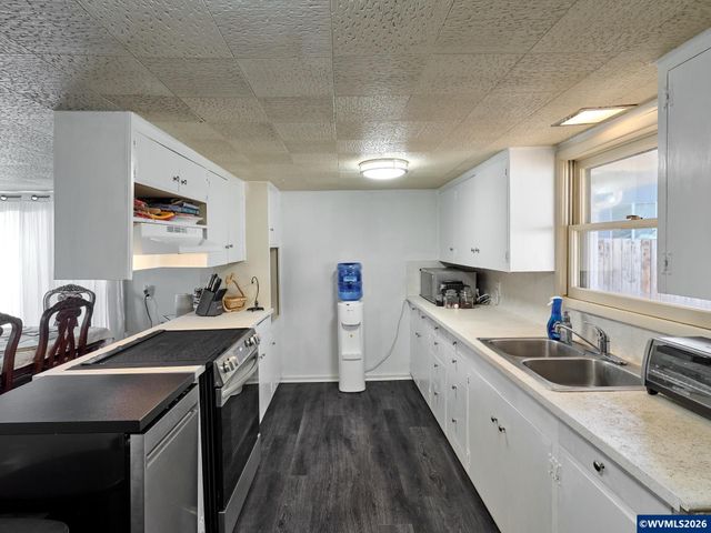 655 Idylwood Dr SE, Salem, OR 97302