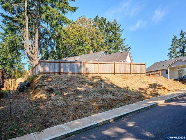 655 Idylwood Dr SE, Salem, OR 97302