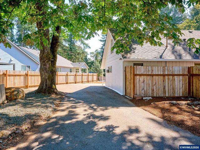 655 Idylwood Dr SE, Salem, OR 97302