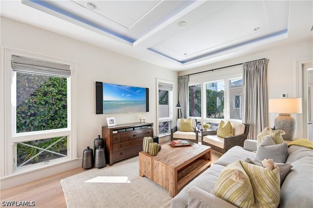42 6th ST S, Naples, FL 34102