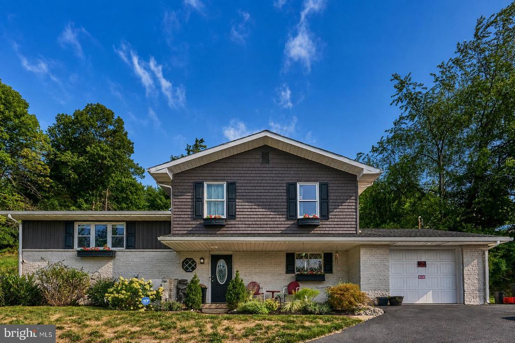 792 FAIRMONT AVE, Mohnton, PA 19540