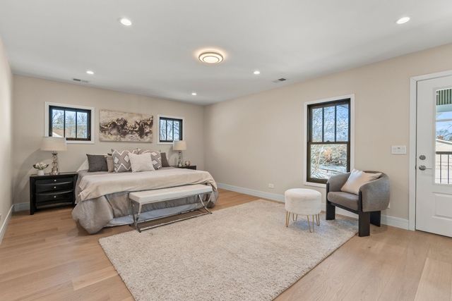 415 N Haddow Avenue, Arlington Heights, IL 60004